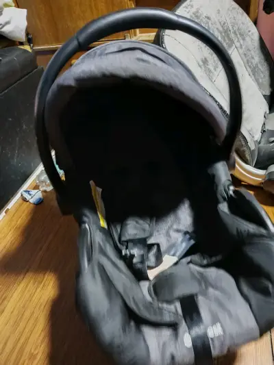 Silla de auto para bebé negra - miniatura 3