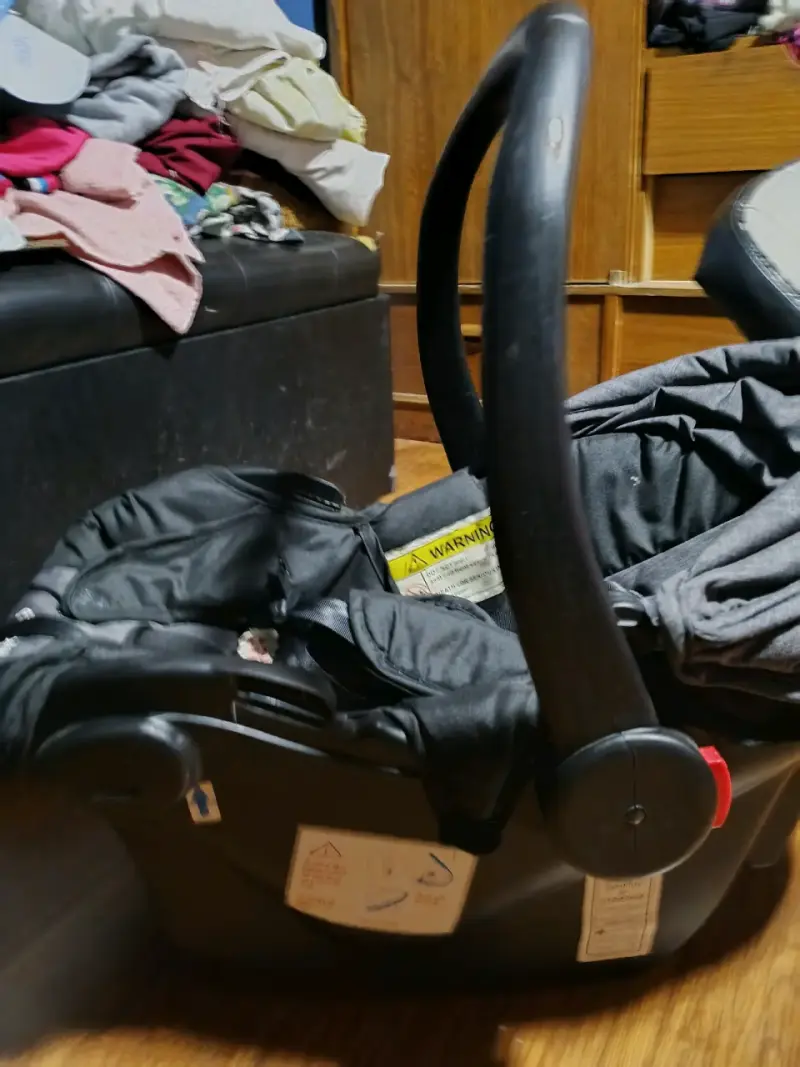 Silla de auto para bebé negra - 4