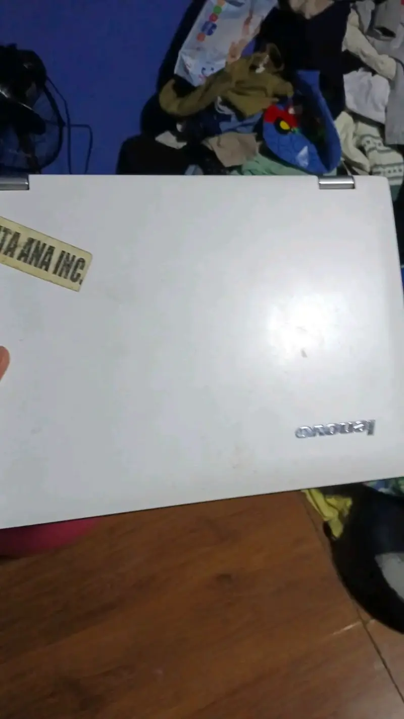 Laptop Lenovo blanca usada - 6