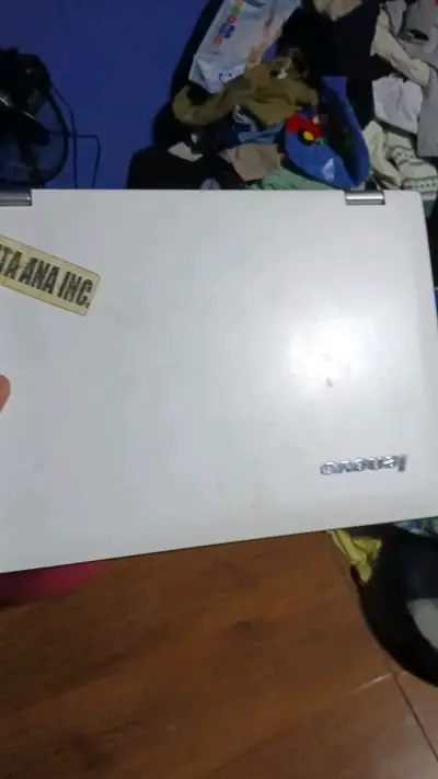 Laptop Lenovo blanca usada - miniatura 6