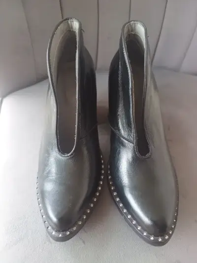 Botines negros con tachas - miniatura 6