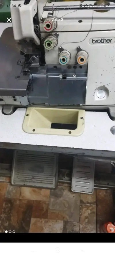 Máquina overlock Brother - miniatura 2