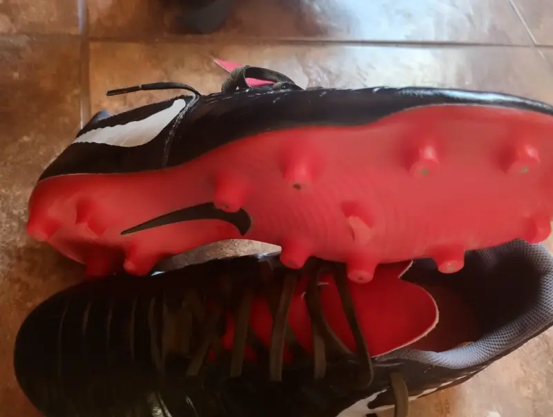 Zapatos de fútbol Nike negros - 4