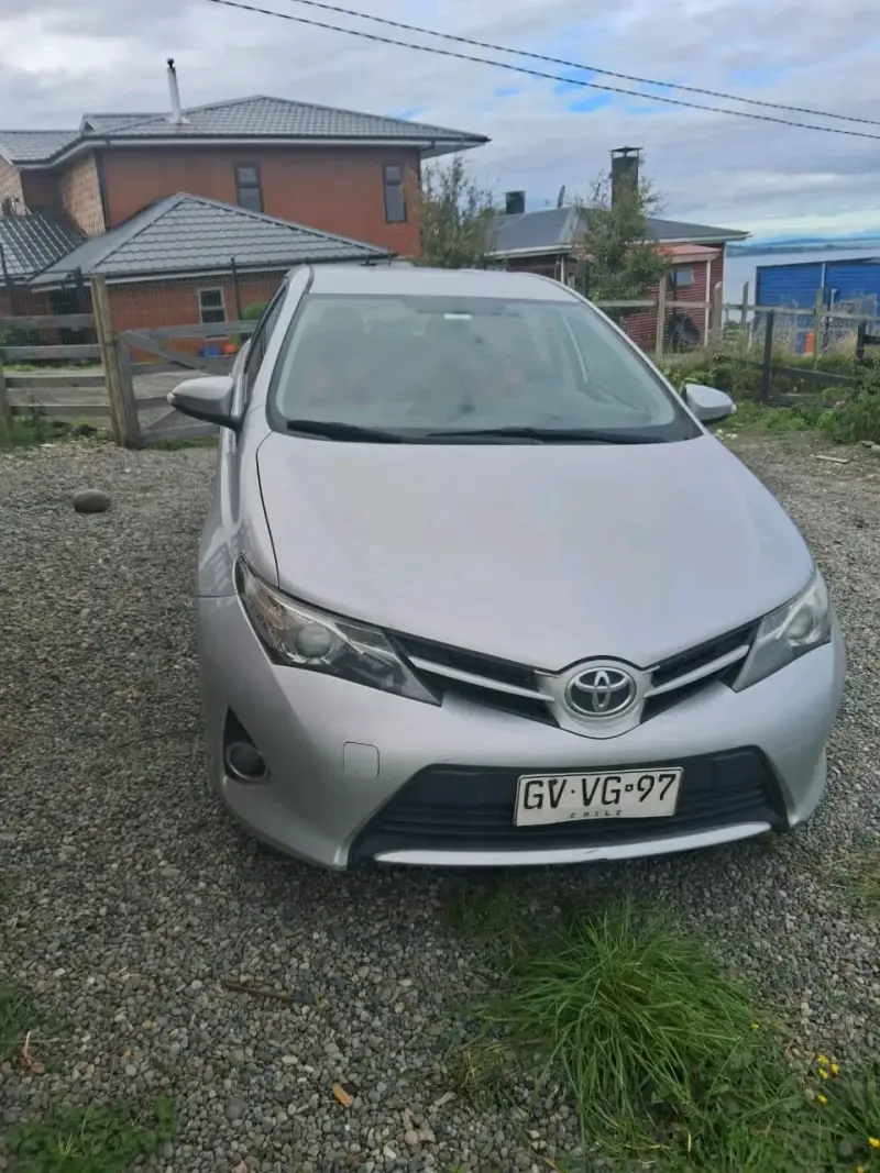Auto Toyota Auris 2015 buen estado - 4