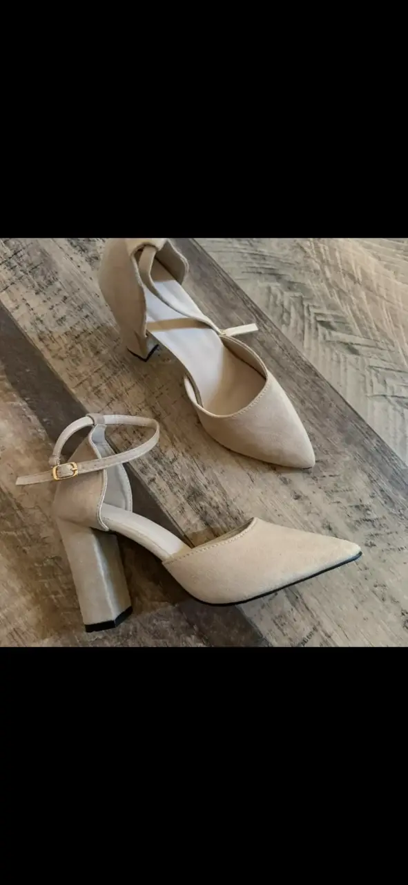 Zapatos de tacón beige elegantes - 5
