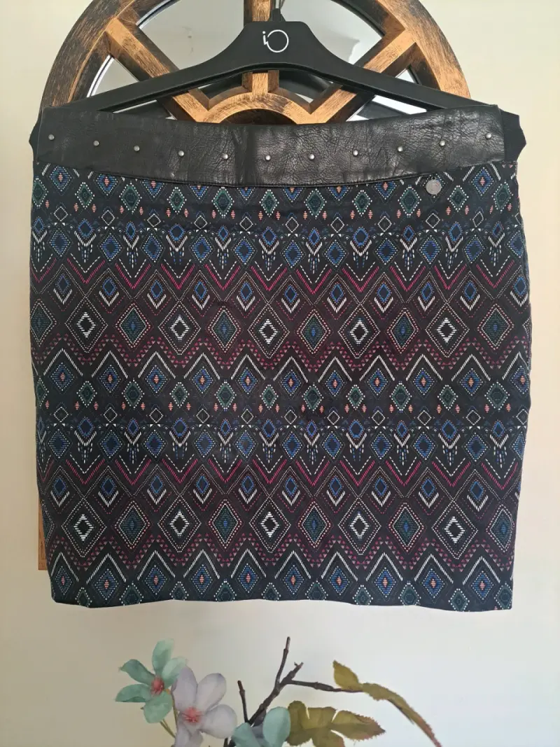 Falda corta estampada étnica
