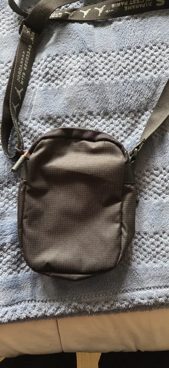 Bolso cruzado negro con logo - 2