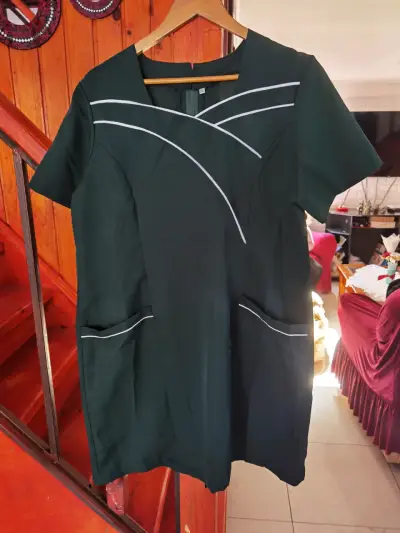 Vestido verde oscuro - miniatura 1