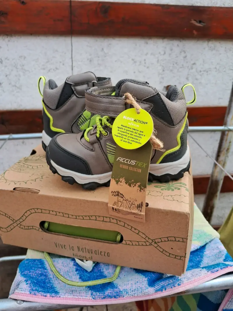 Botas para niños gris y verde - 2