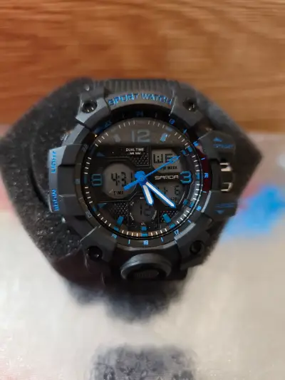 Reloj deportivo negro y azul marca sanda - miniatura 3
