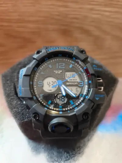 Reloj deportivo negro y azul marca sanda - miniatura 4