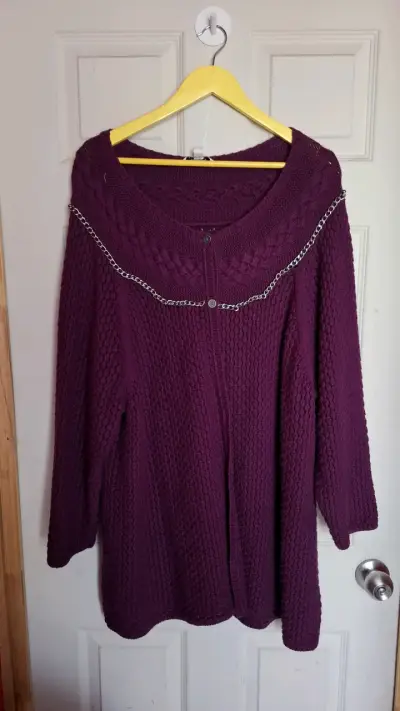 Chaleco morado con cadenas - miniatura 1
