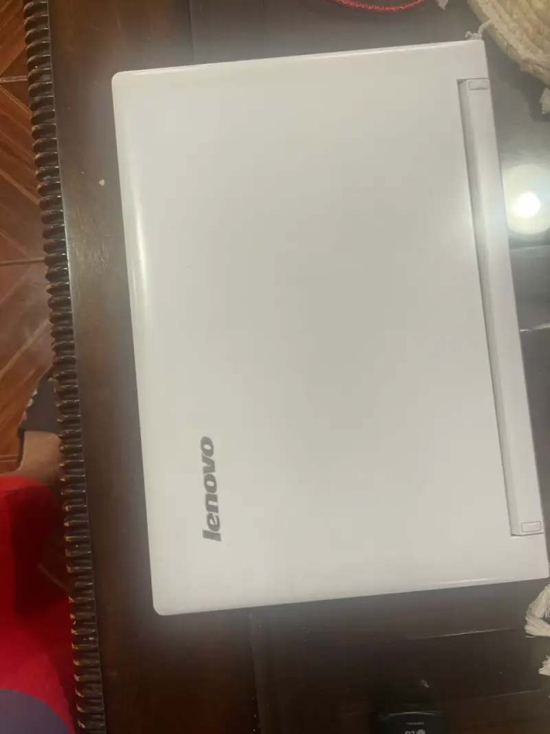Notebook Lenovo blanco - 1