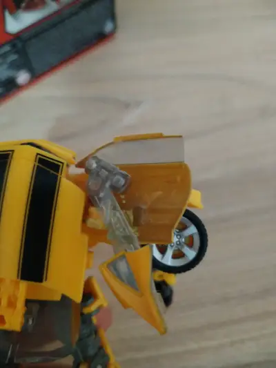 Figura Transformers Bumblebee - miniatura 2