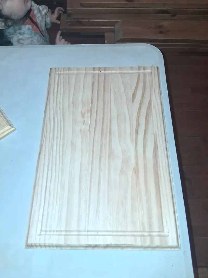 Tabla de picar de madera clara - 1