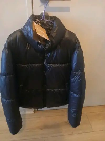 Chaqueta acolchada negra nueva - miniatura 1
