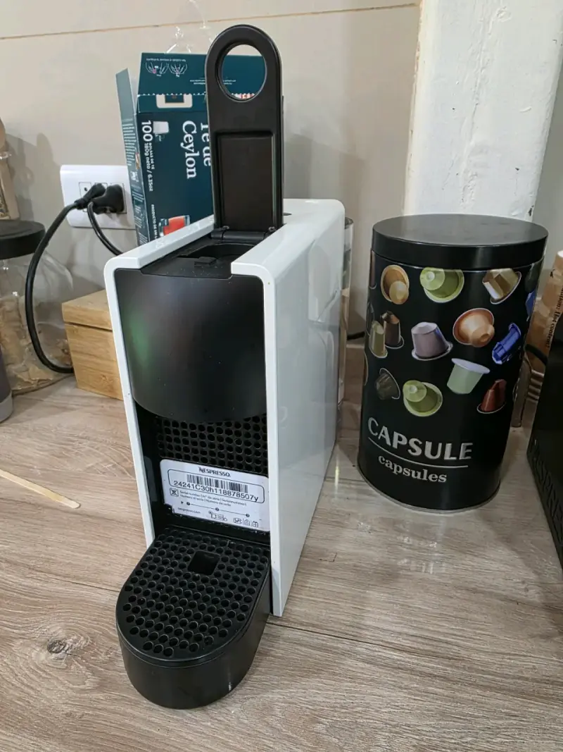 Máquina de café Nespresso blanca