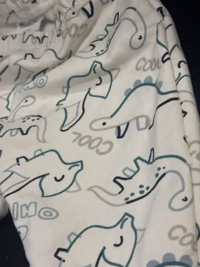Pantalones bebé con dinosaurios - miniatura 3