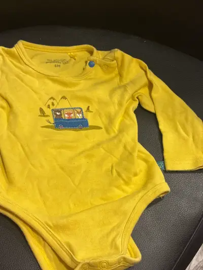 Body amarillo con diseño infantil - miniatura 2