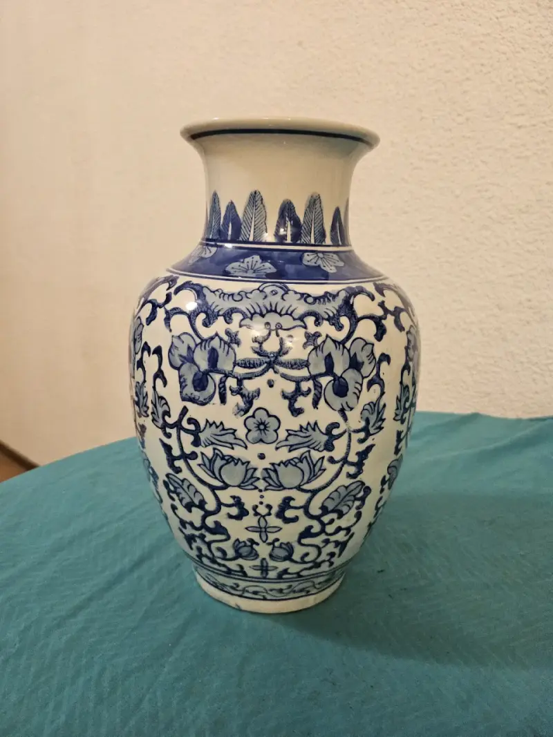 Jarrón de cerámica azul y blanco - 3