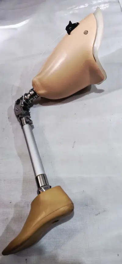 Prótesis de pierna ajustable - miniatura 4