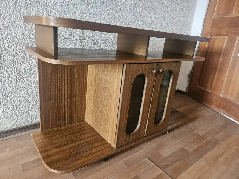 Mueble para TV con ruedas - 2