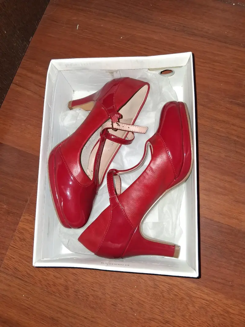 Zapatos elegantes de taco rojo charol - 1