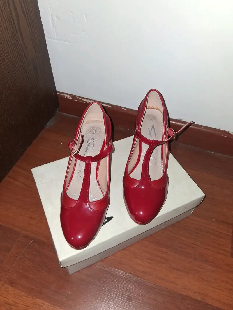 Zapatos elegantes de taco rojo charol - 2