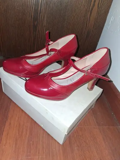 Zapatos elegantes de taco rojo charol - miniatura 3