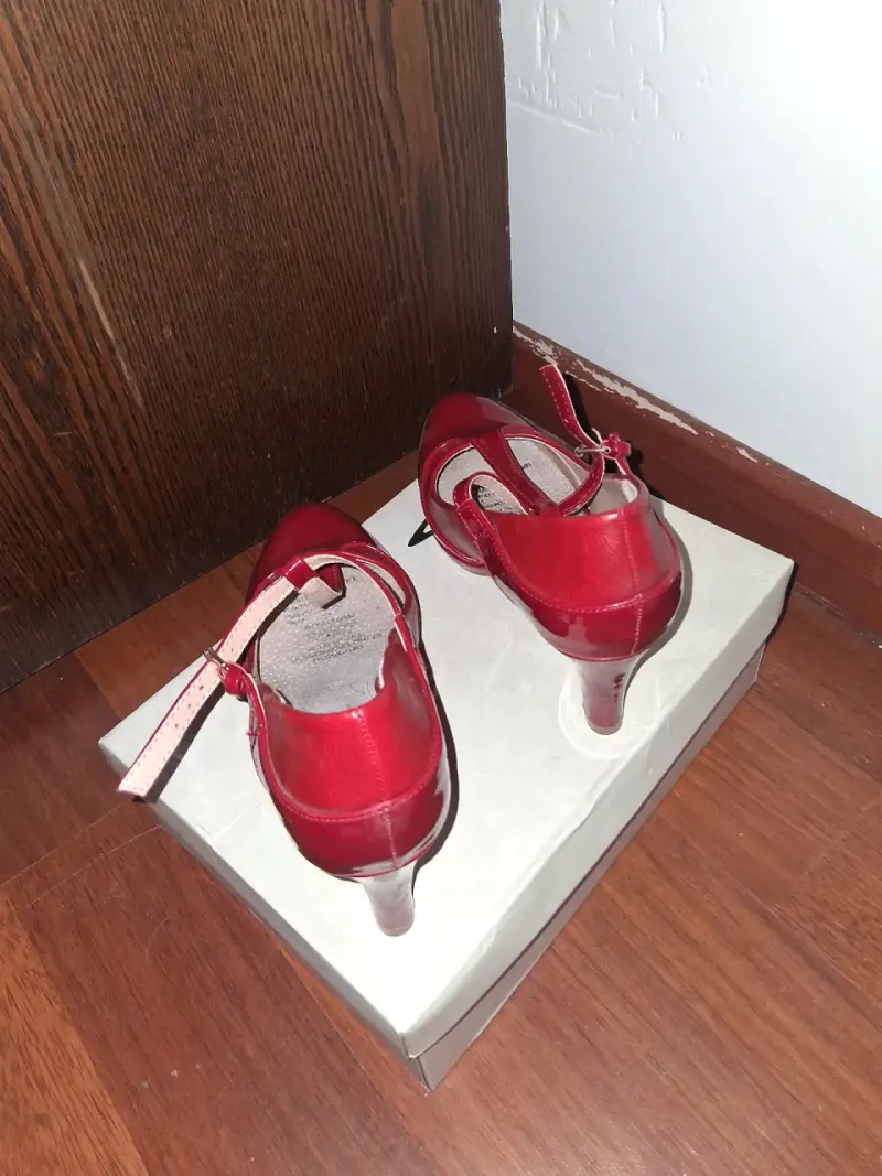 Zapatos elegantes de taco rojo charol - 4