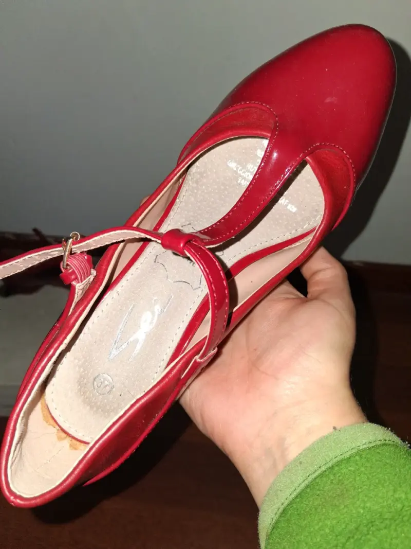 Zapatos elegantes de taco rojo charol - 5