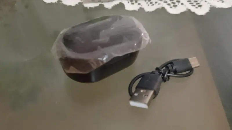 Audífonos inalámbricos negros con estuche - 2