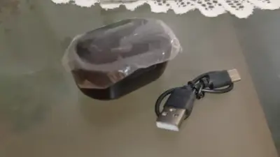 Audífonos inalámbricos negros con estuche - miniatura 2