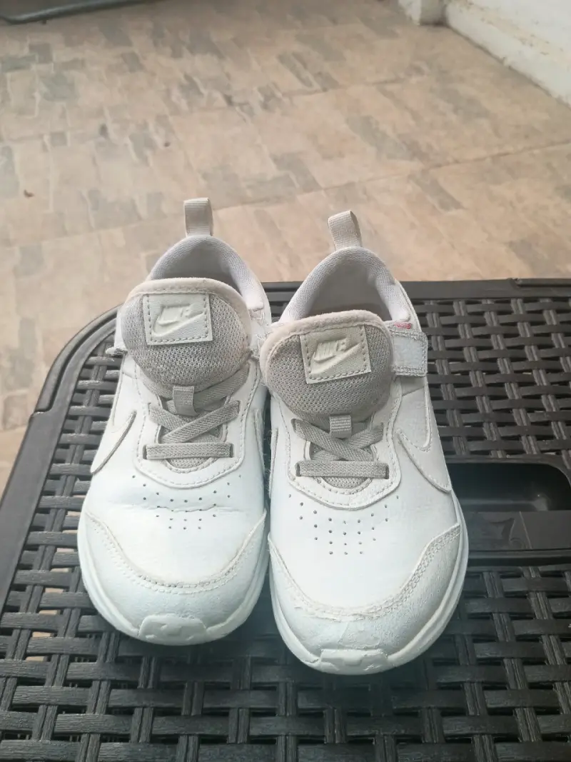Zapatillas blancas Nike para niño - 1