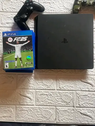 Consola PS4 con dos controles - miniatura 1