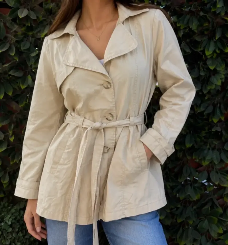 Trench beige con cinturón - 1