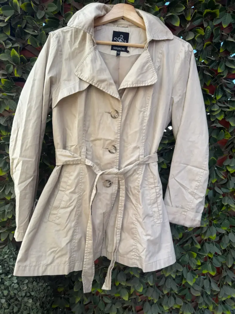 Trench beige con cinturón - 2