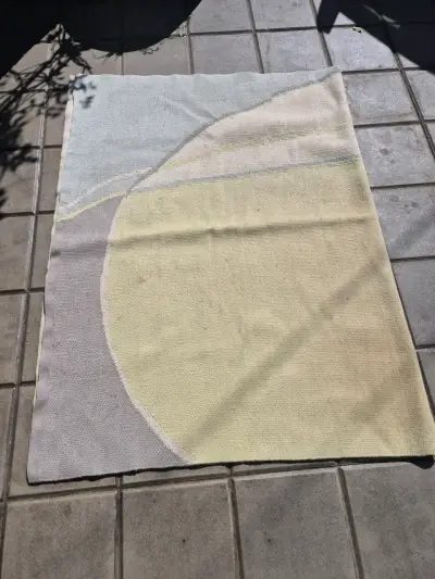 Alfombra con diseño abstracto - miniatura 1