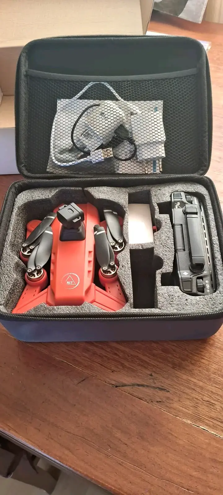 Drone plegable rojo con estuche - 1