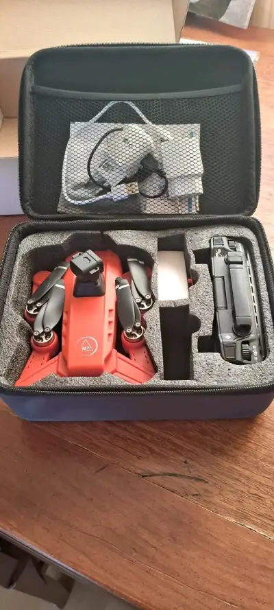 Drone plegable rojo con estuche - miniatura 1