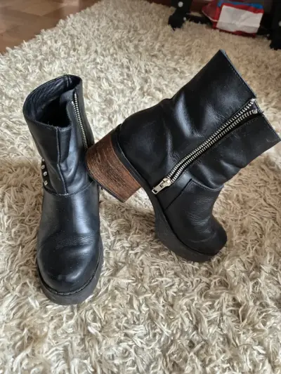 Botines negros de cuero con cierre lateral teral - miniatura 1