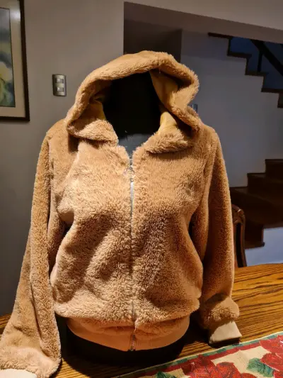 Chaqueta teddy con capucha café - miniatura 1