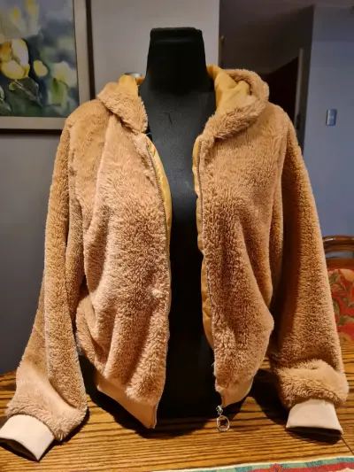 Chaqueta teddy con capucha café - miniatura 3