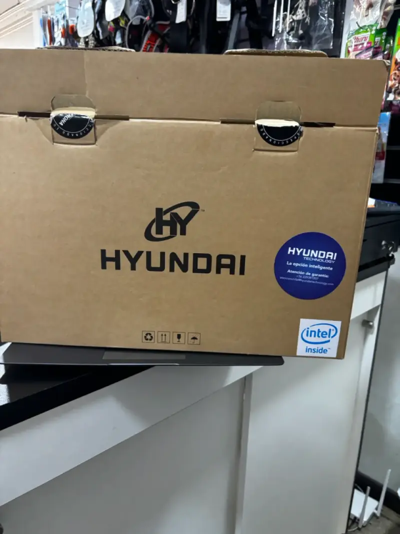 Laptop Hyundai open box - 1
