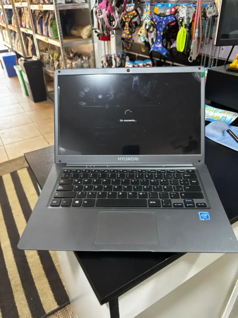 Laptop Hyundai open box - 2