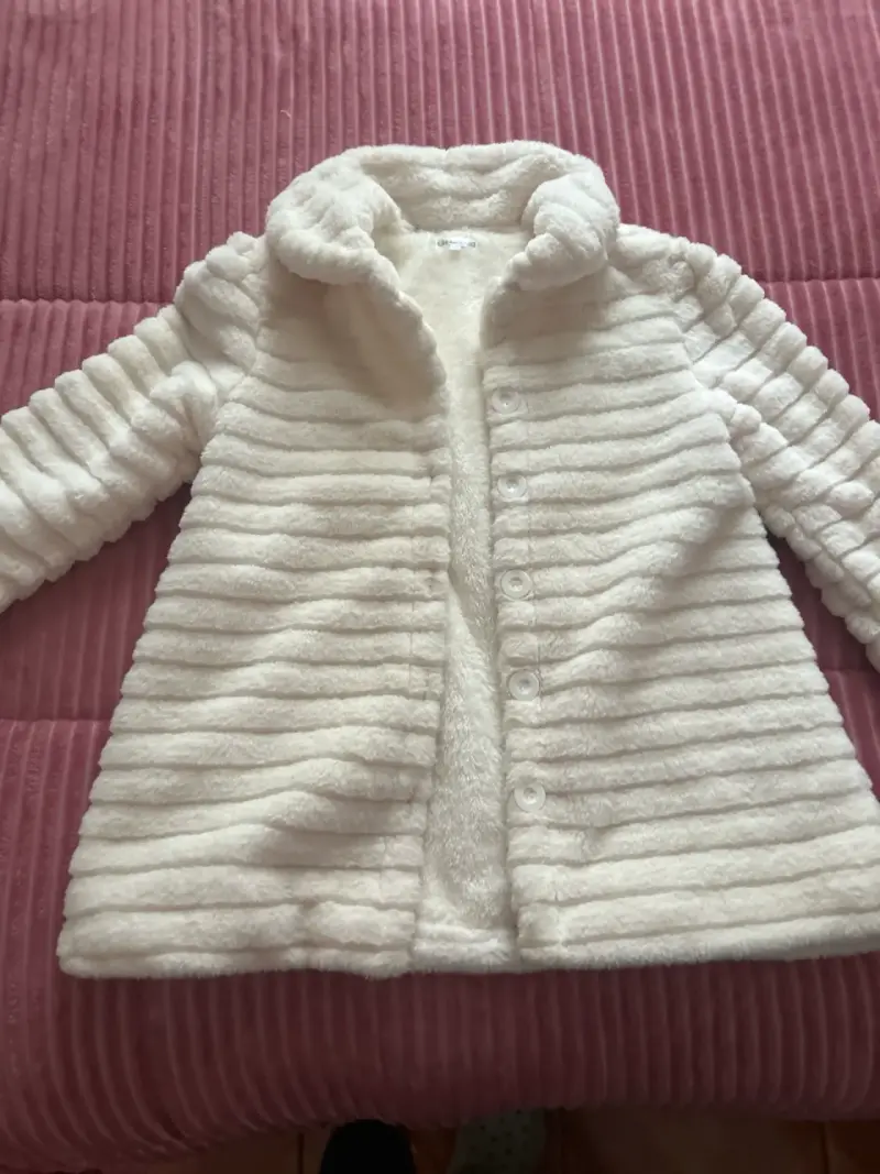 Chaqueta rosada acolchada con capucha - 3