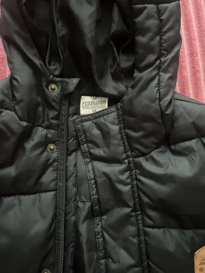 Chaqueta rosada acolchada con capucha - miniatura 6