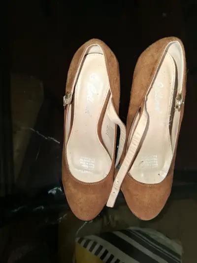 Zapatos de tacón color marrón - miniatura 2