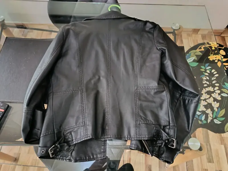 Chaqueta de cuero negra - 4