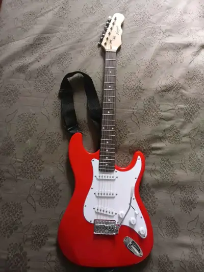 Guitarra eléctrica roja con correa - miniatura 1